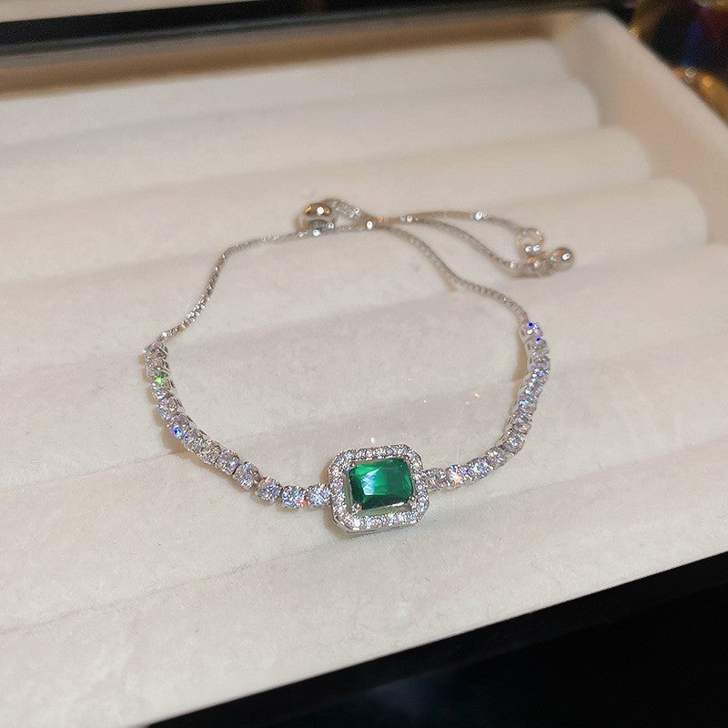 Elegant Heart-Shaped Gold-Plated Zirconia Bracelet for Women with Delicate Luxury Aesthetic
