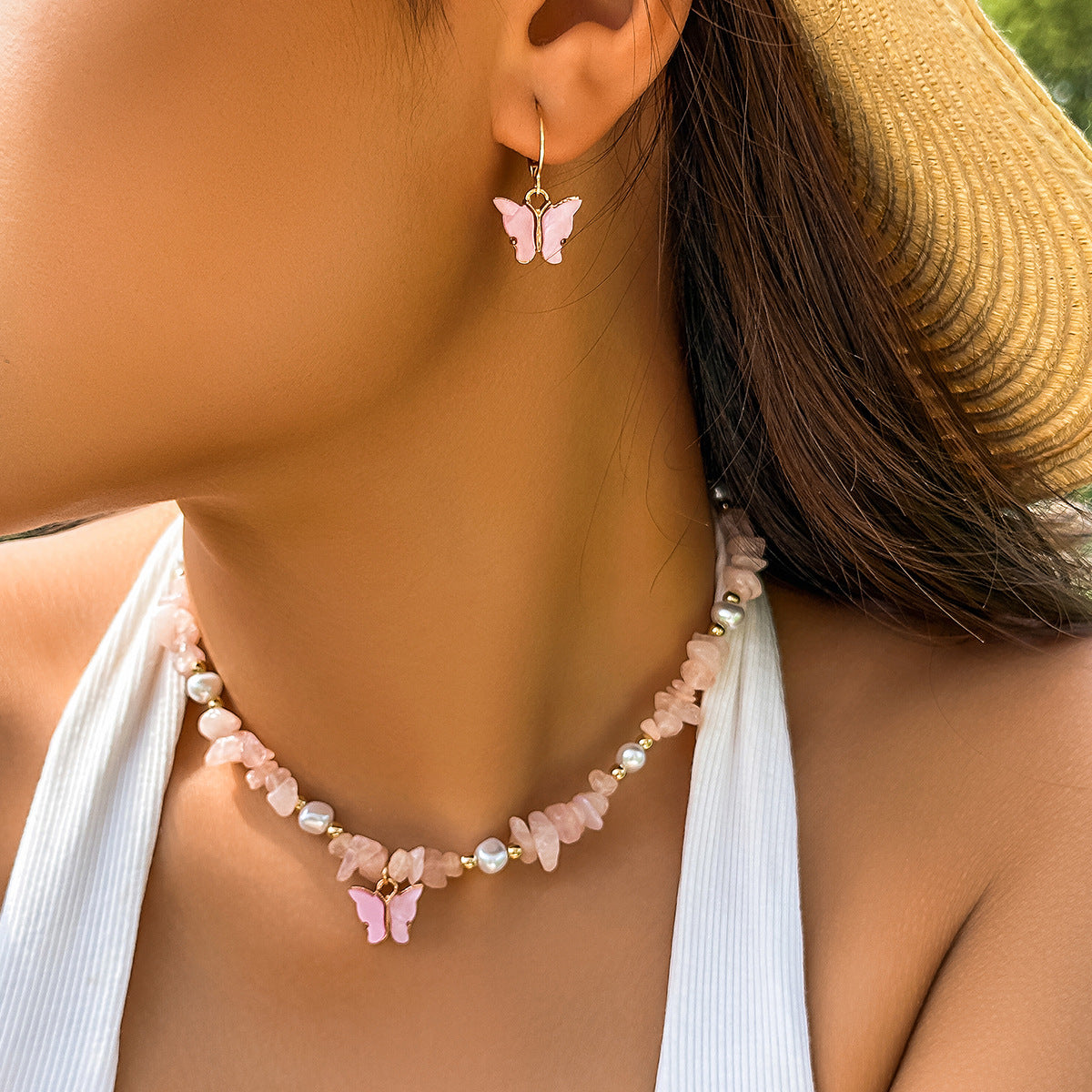 Gargantilla de cuentas con colgante de mariposa floral en aleación con acabado chapado para mujer, estilo vacaciones de verano