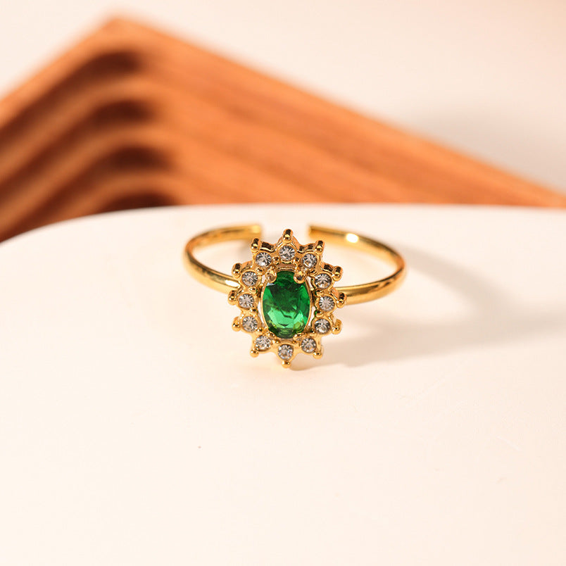 Anello da donna in acciaio inossidabile a forma di girasole minimalista con intarsio in zirconi cubici e placcatura sottovuoto in oro 18 carati