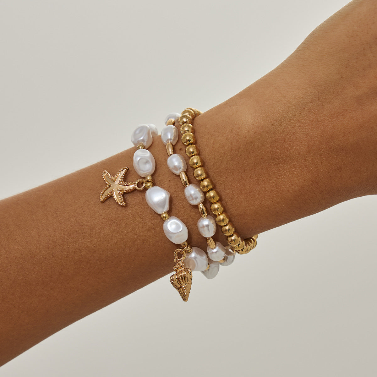 Pulsera Bohemia con Perlas Electrochapadas en Forma de Estrella con Concha y Colgante de Estrella para Mujer