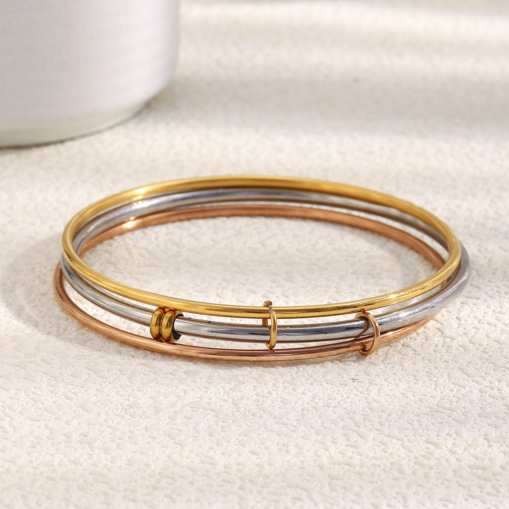 Pulsera Minimalista de Acero Inoxidable Enchapado en Oro de 18K con Tres Anillos de Colores Mezclados para Mujer