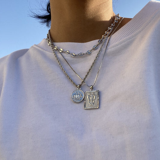 Collar Retro Hip-Hop con Mariposa y Retrato, Multicapa, con Cadena Trenzada y Dije Geométrico de Aleación con Acabado Chapado