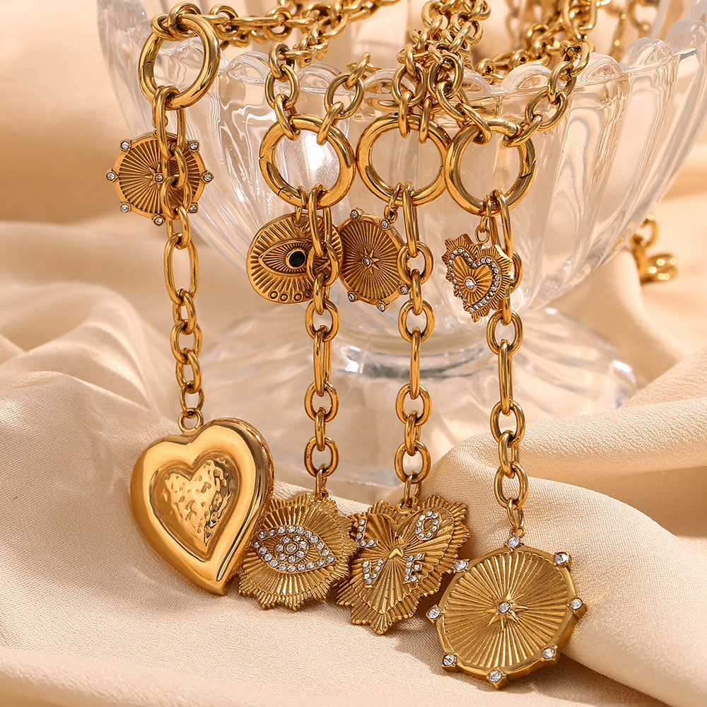 Collana girocollo con ciondolo a cuore in acciaio inossidabile minimalista placcato oro 18 carati e nappe pendenti su catena O-ring
