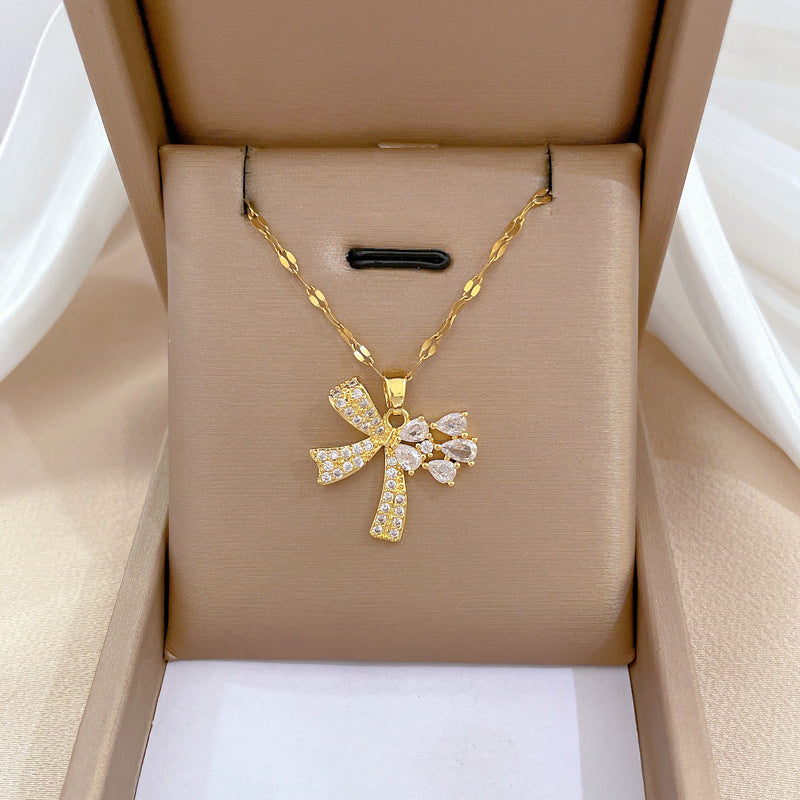 Collar geométrico minimalista de acero de titanio dulce con colgante incrustado de diamantes de imitación para mujer