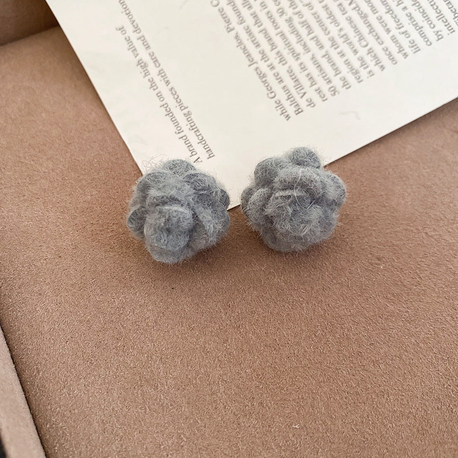 Pendientes de punto florales, elegantes y delicados para mujer con postes de acero inoxidable, lujo ligero para uso diario