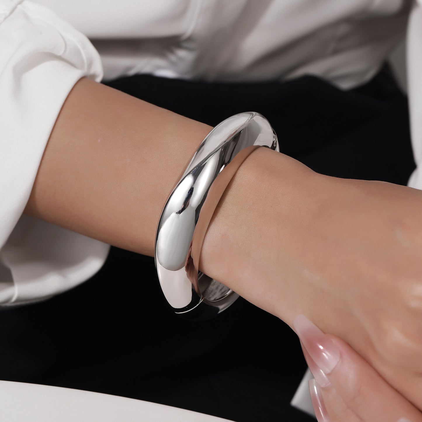 Geometric Alloy Bracelet for Women with Polished Finish and Spring Opening Design Fashionable Contemporary Style
