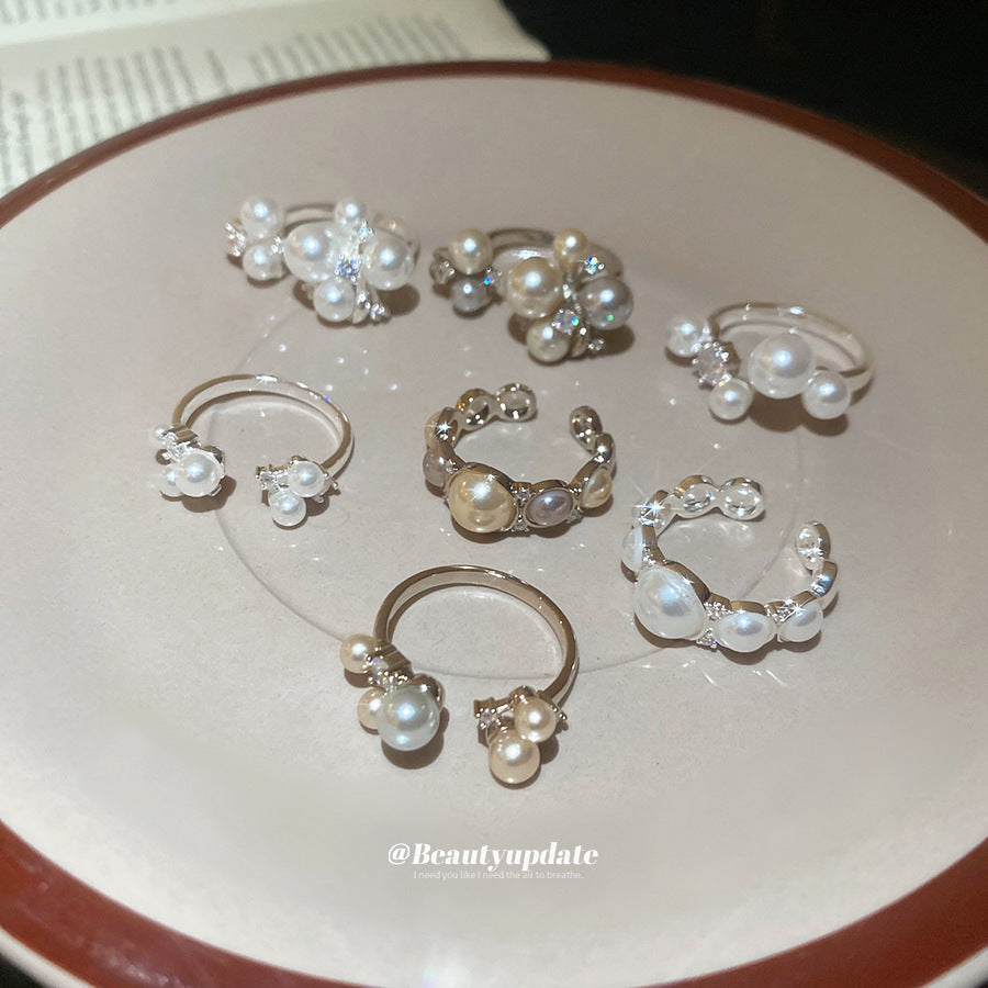 Anello Elegante Retrò Francese di Lusso Leggero con Perla Simulato e Intarsio di Zirconi, Design Geometrico Rotondo da Donna