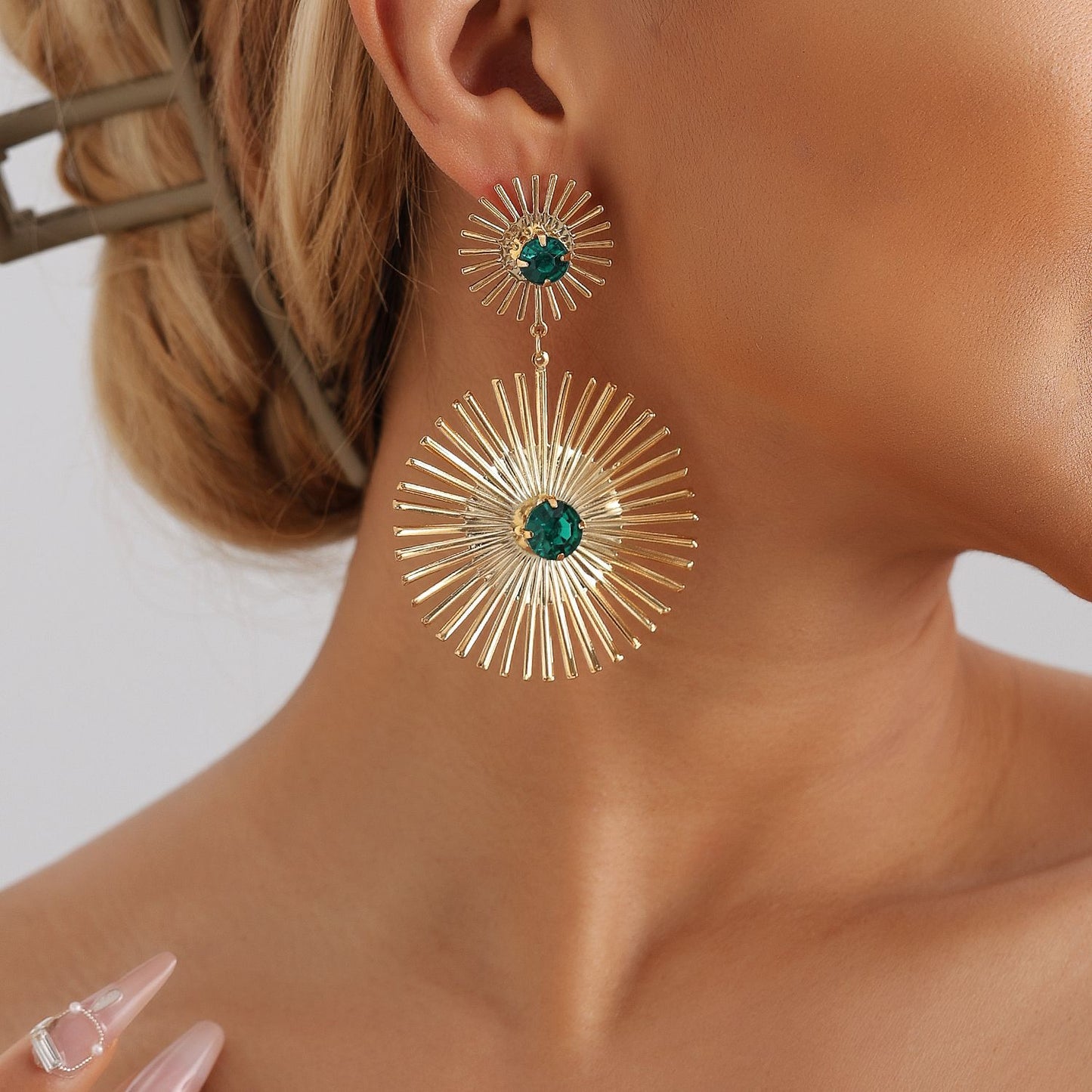 Retro Geometric Metal Stud Earrings with Rhinestone Accents and Plated Finish
