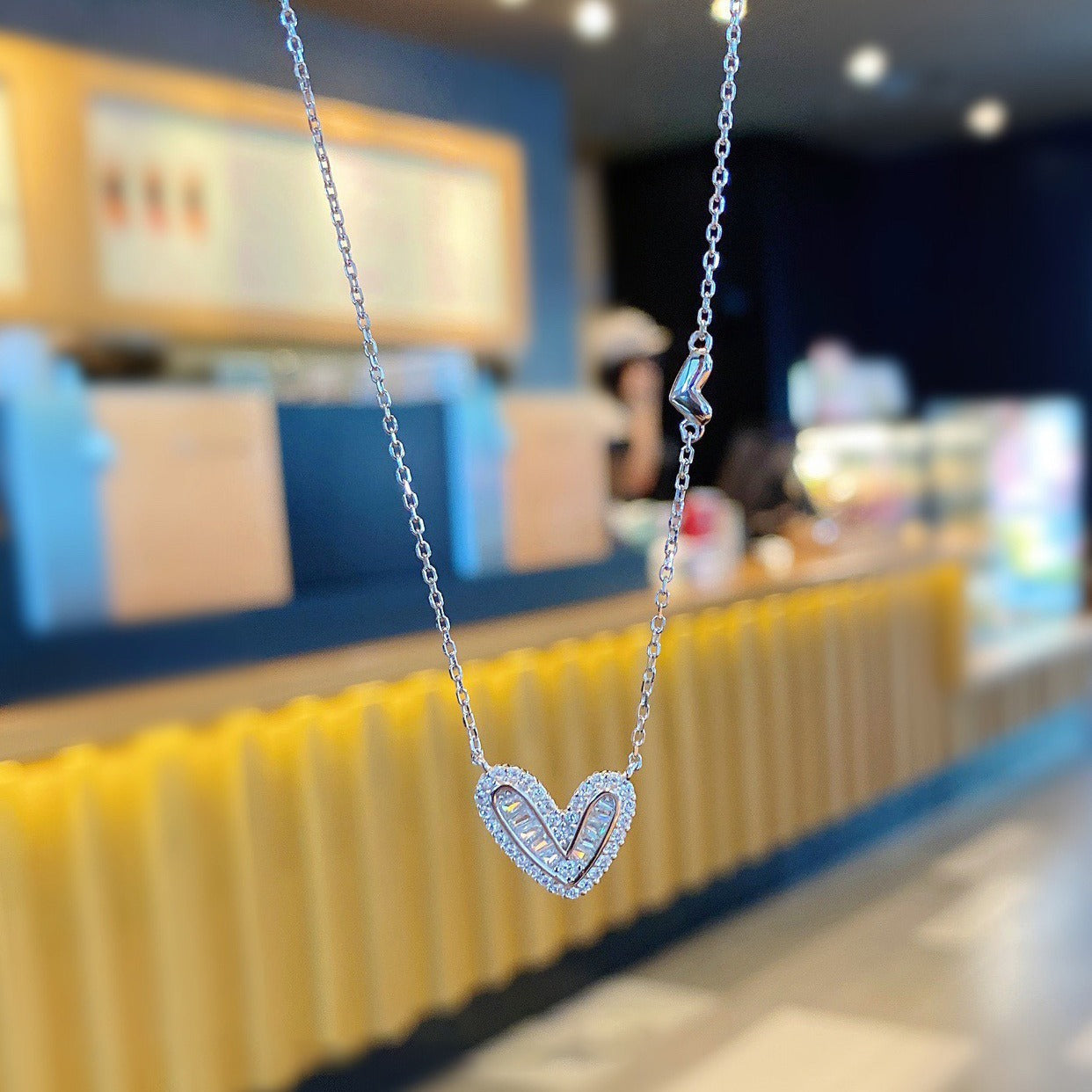 Collana Minimalista a Cuore in Acciaio al Titanio con Finitura Placcata per Donne, Regalo Gioiello a Catena al Collo