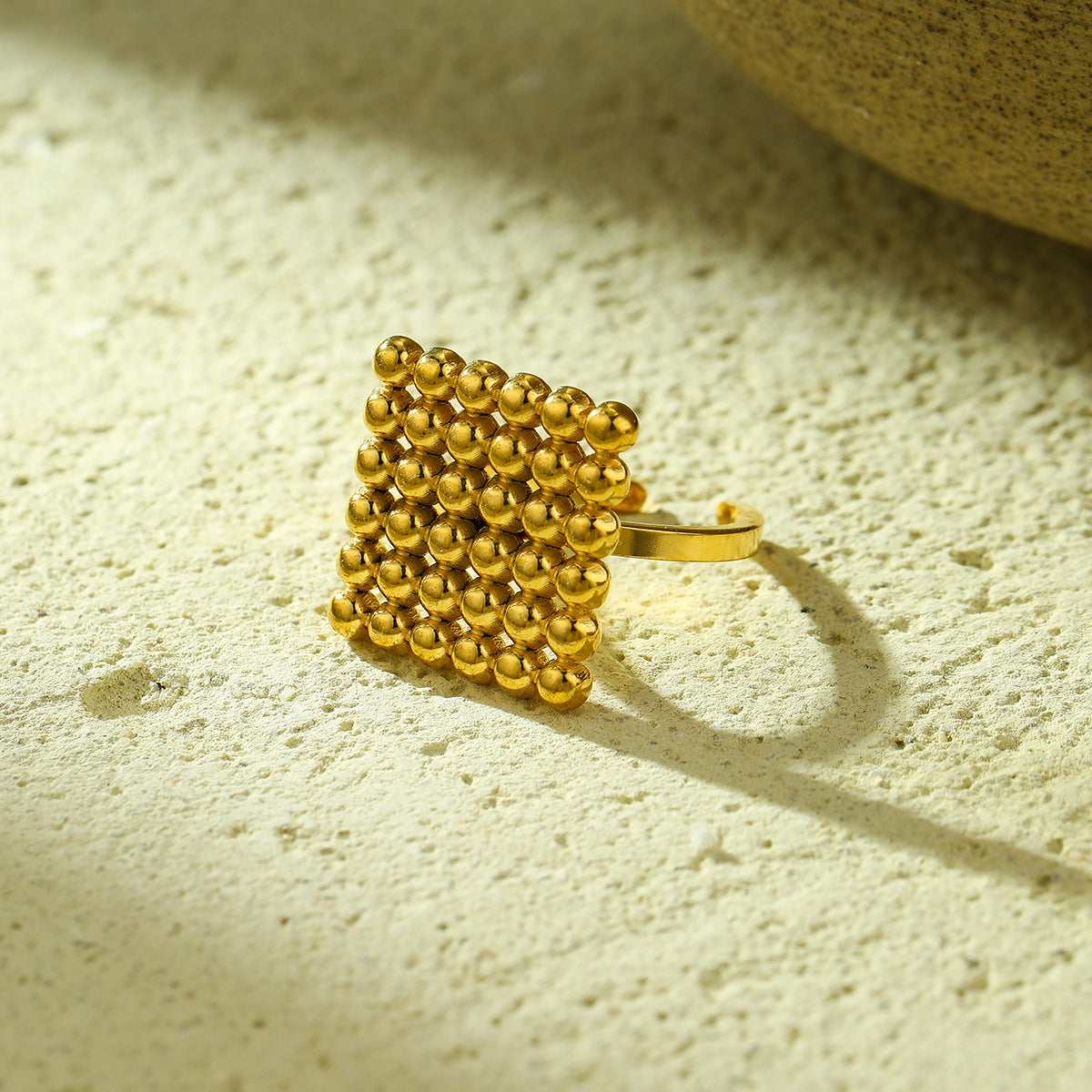 Anello Aperto Geometrico Minimalista in Acciaio al Titanio con Placcatura Sottovuoto in Oro 18K da Donna