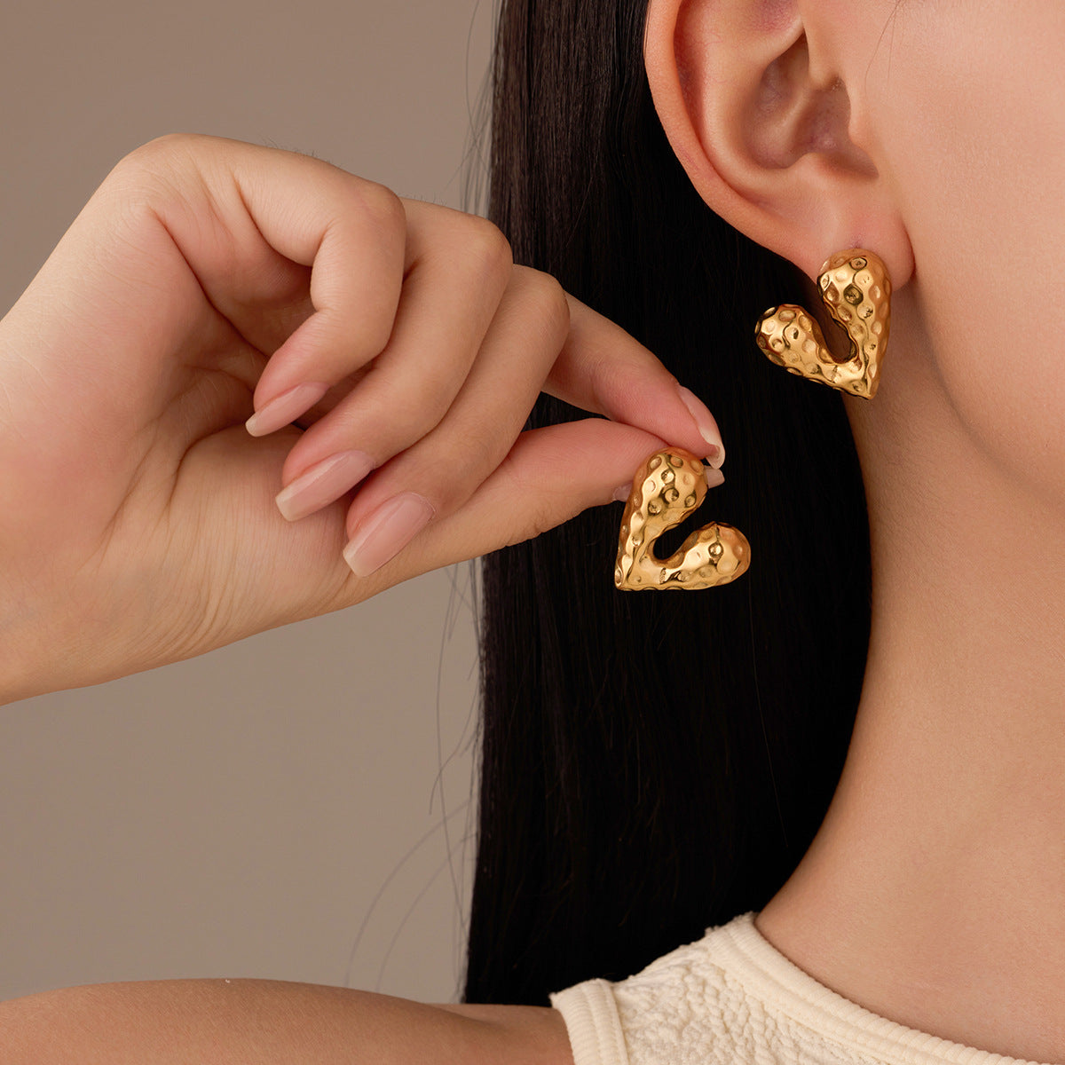 Orecchini in Acciaio Inossidabile e Acciaio al Titanio a Forma di Cuore, Placcati Oro 18K con Design a Cuore dalla Texture Effetto Liquido