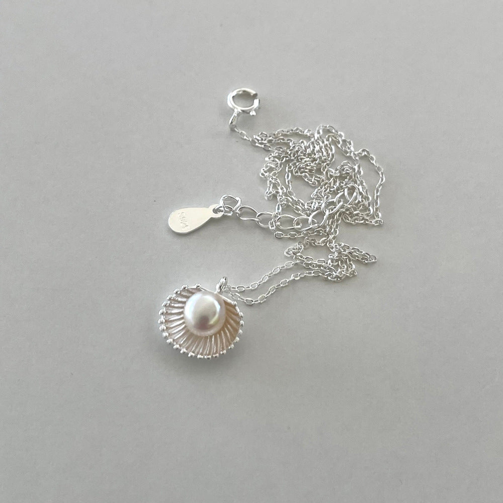 Collana minimalista con conchiglia geometrica e perla in argento sterling 925 placcato oro su catena snake