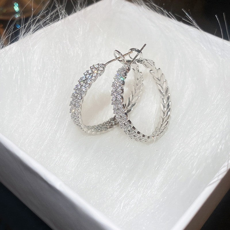 Orecchini floreali minimalisti con perle, perno in argento sterling 925 e strass, da donna