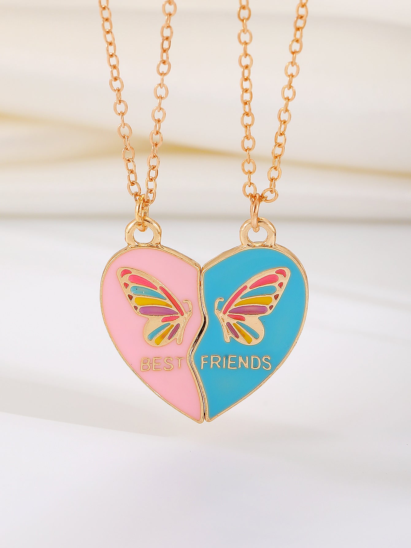 Collana da donna placcata in lega di zinco con cuore geometrico arcobaleno