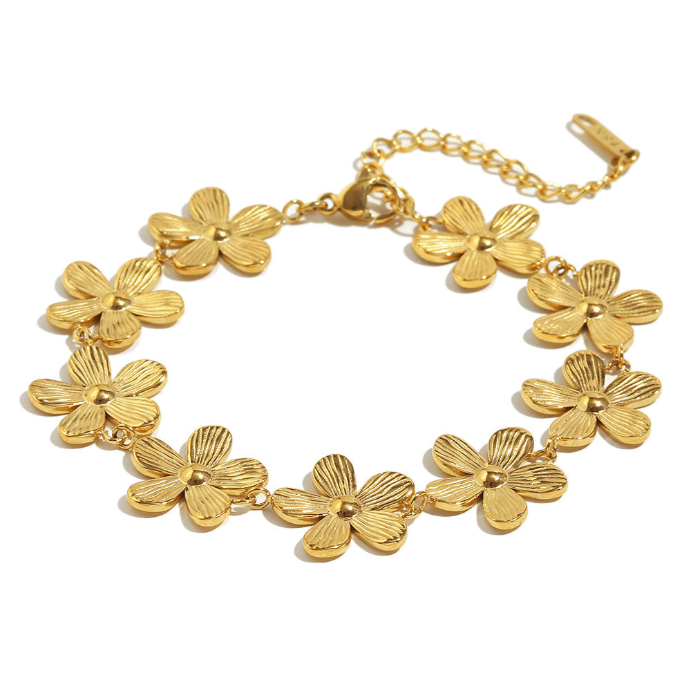 Minimalist Daisy Bracelet for Women in Stainless Steel with 18K Gold Plating, Floral Design, Fashion-Forward and Versatile Accessory