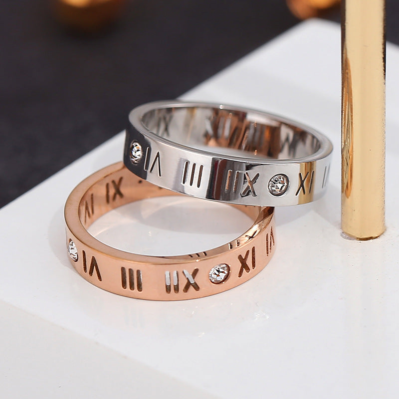 Anello con numeri romani geometrici unisex in acciaio al titanio placcato oro rosa 18 carati con intarsio in strass vintage