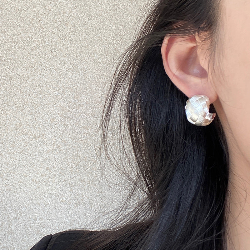 Orecchini a perno geometrici a C minimalisti in rame placcato con perni in acciaio da donna