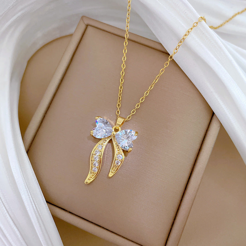 Collana con Ciondolo a Forma di Cuore e Farfalla Minimalista Dolce con Strass da Donna in Acciaio al Titanio con Delicata Catena alla Clavicola