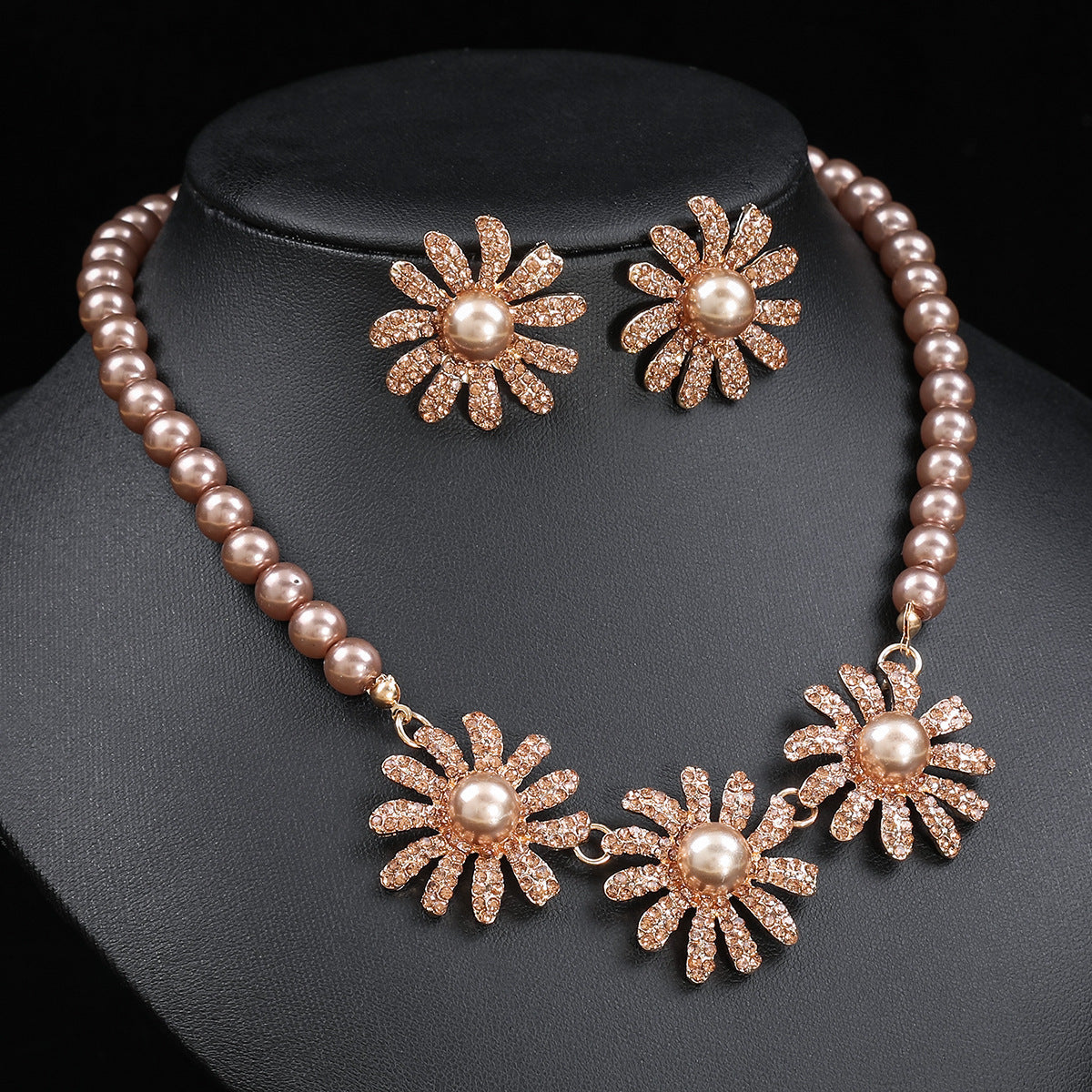 Vintage Floral Pearl Necklace and Earrings Set with Alloy Pendant and Plated Finish for Women
