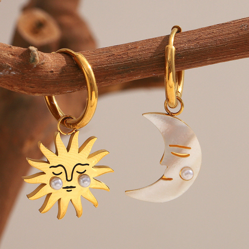 Orecchini Pendenti Audaci Geometrici con Sole e Luna in Acciaio Inox e Placcatura in Oro 18K da Donna