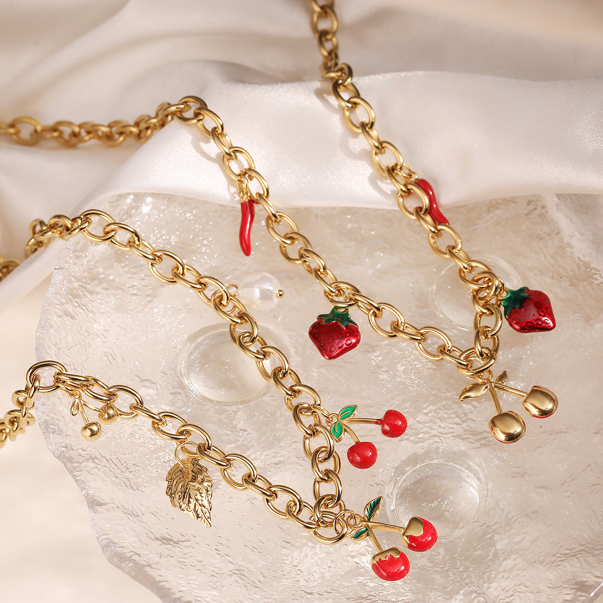Collar Minimalista con Colgante de Cereza y Fresa para Mujer con Chapado en Oro de 18K sobre Acero Inoxidable
