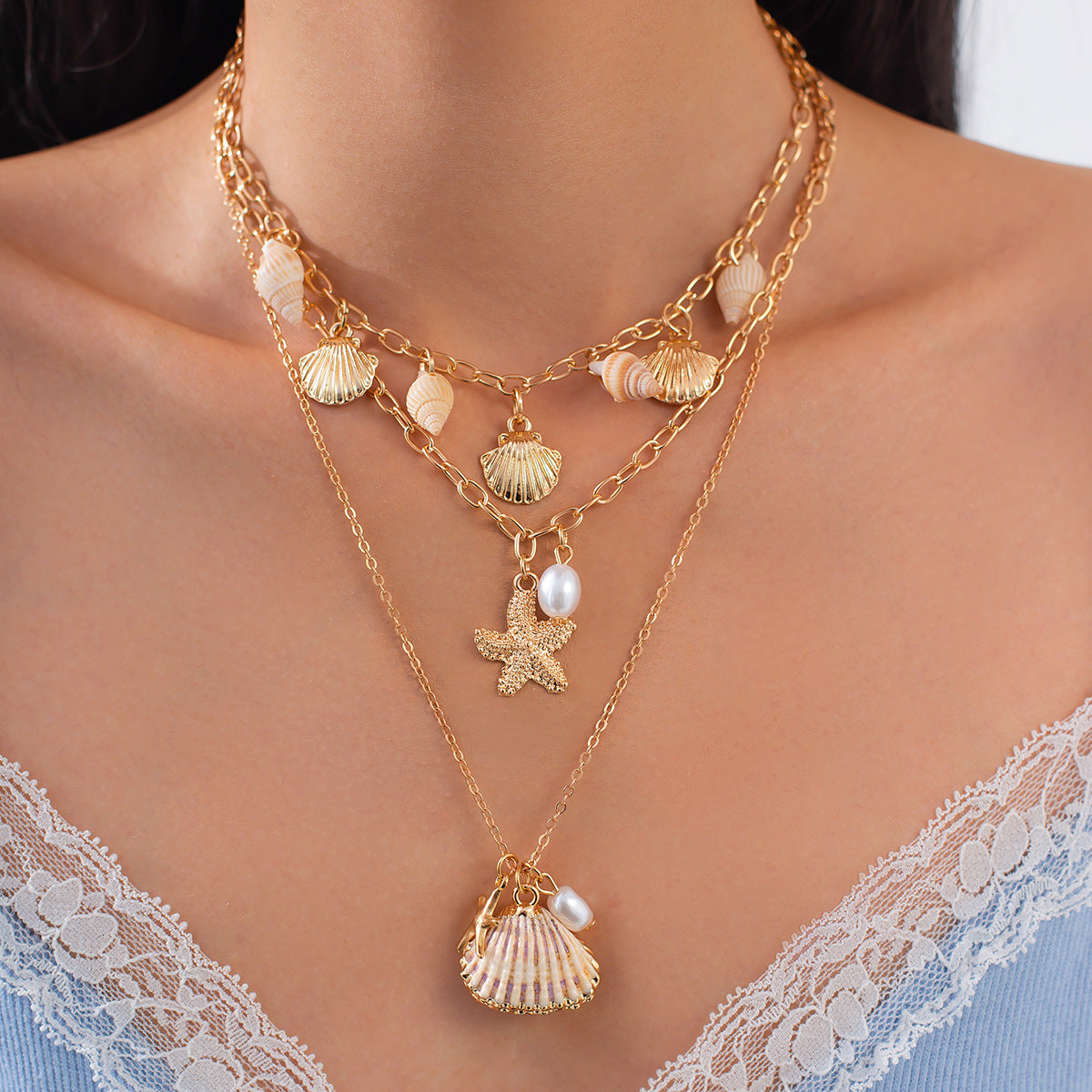 Collana pendente minimalista con stella e conchiglia, nappina e design a coda di sirena, in lega con finitura placcata