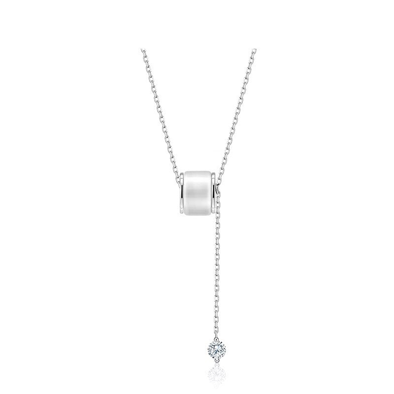 Collar con Cruz Minimalista con Forma de Cintura en Acero de Titanio con Acabado de Oro Galvanizado para Mujer