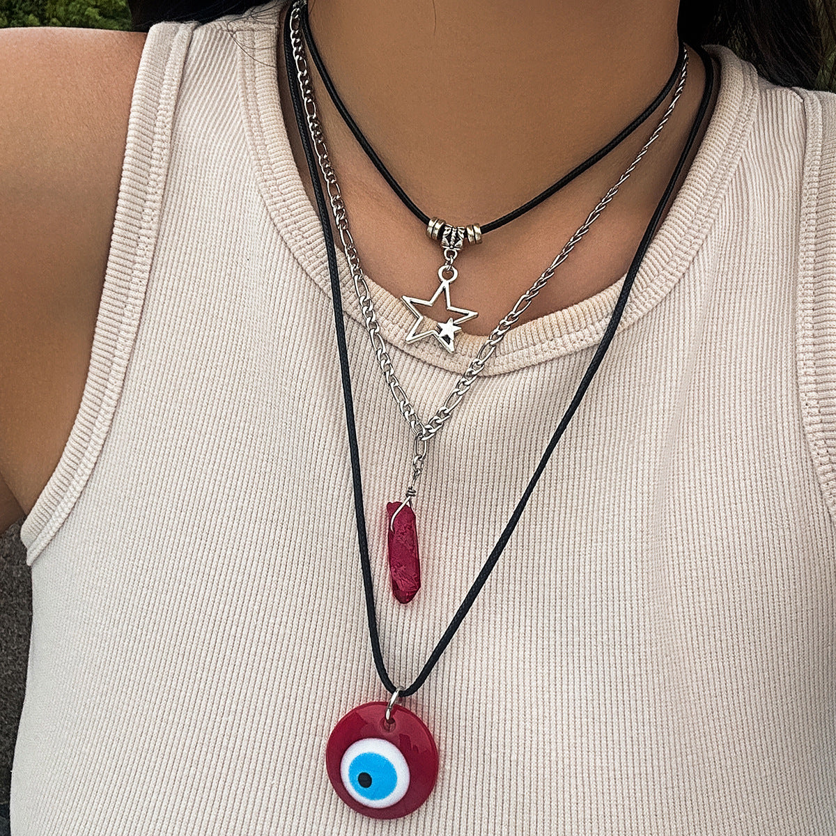 Collana Pendente Vintage Minimalista in Lega con Occhi a Cuore, Catena a Nappe Multistrato Galvanizzata
