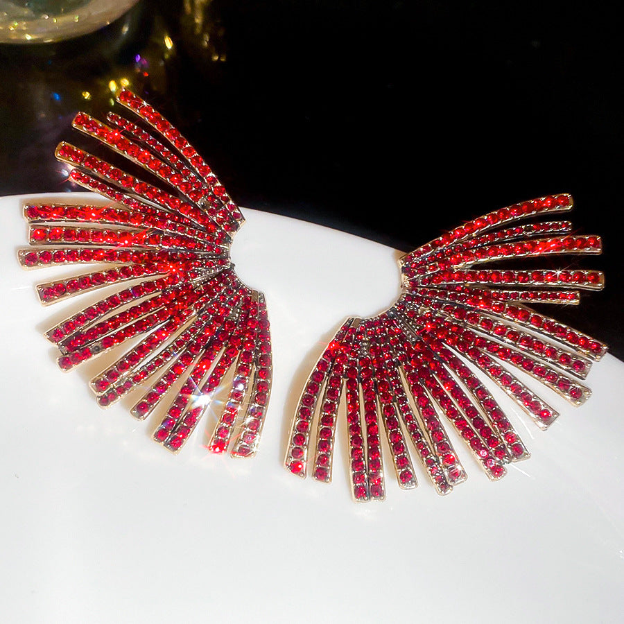 Orecchini a perno geometrici a forma di ventaglio in lega con intarsi in strass da donna, dal design alla moda ed elegante