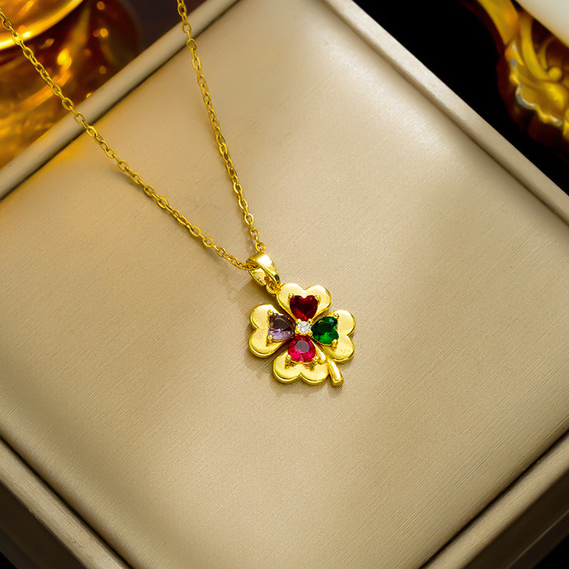 Collana da donna a pendente minimalista a forma di cuore in acciaio al titanio con zirconi micropavé e placcatura in oro
