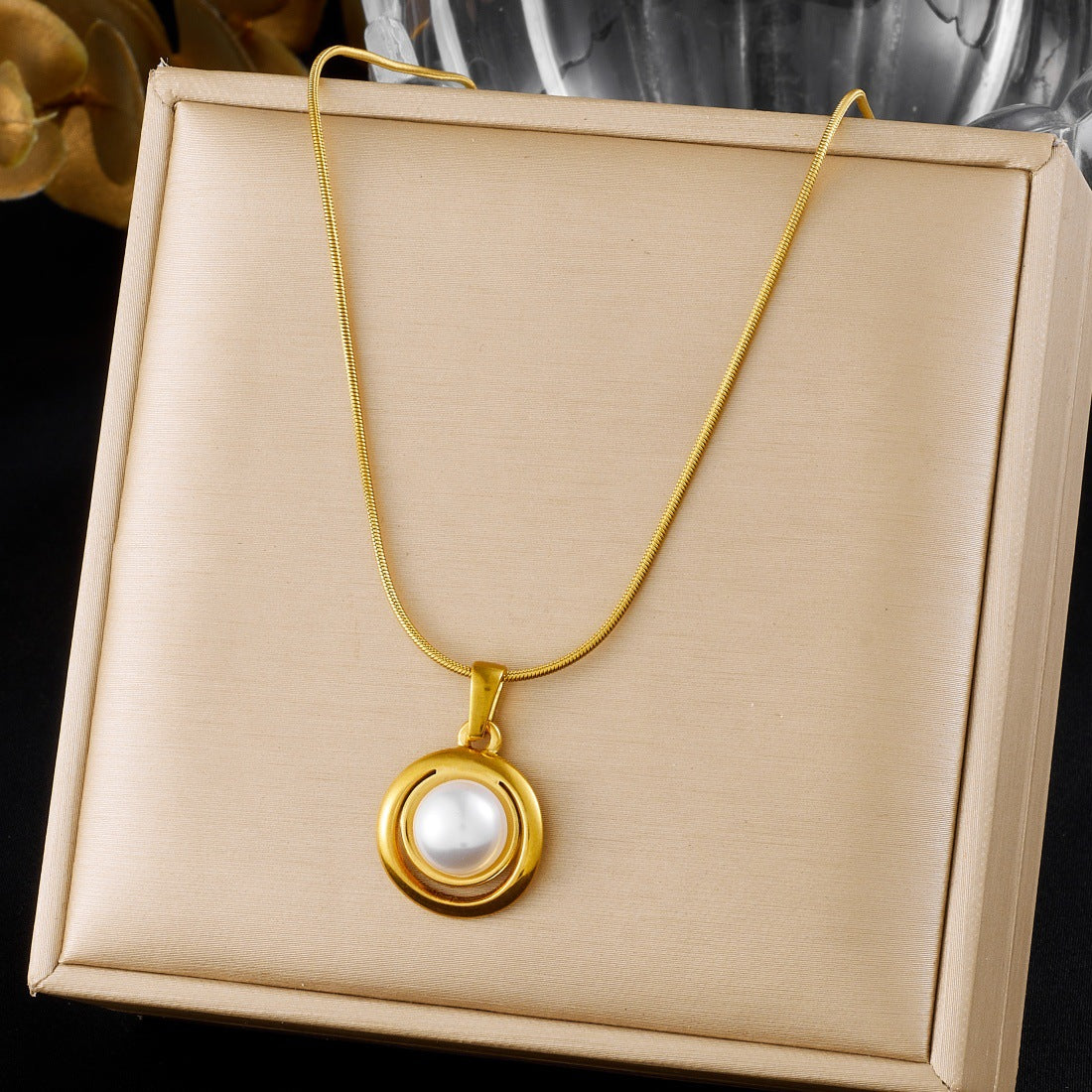 Vintage Casual Geometric Round Gold Plated Stainless Steel Pearl Necklace with Snake Chain for Women