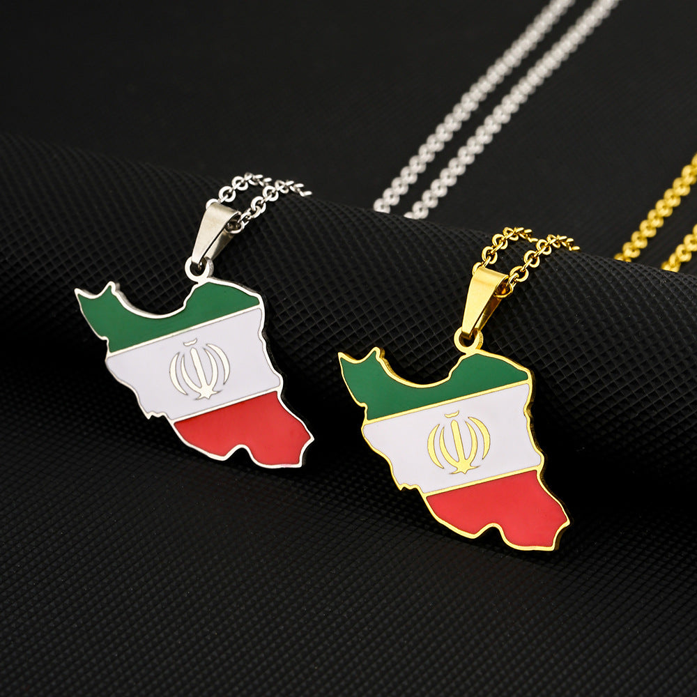 Collana con Pendente Geometrico Etnico in Acciaio Inox con Finitura Smaltata su Catena ad Anelli