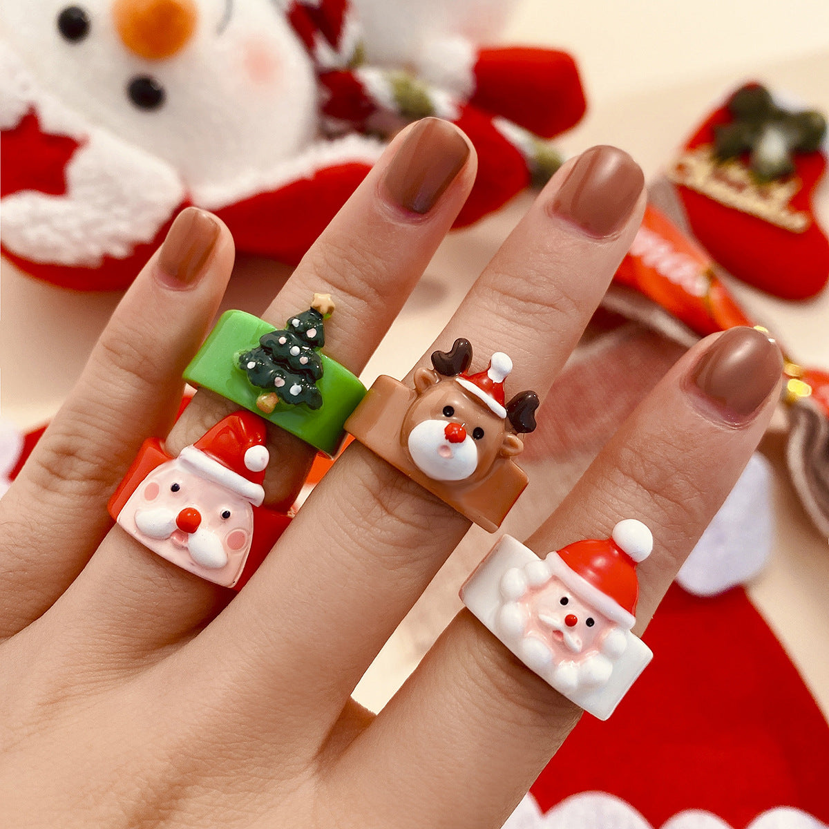 Anello natalizio acrilico "Rustic Chic" con Babbo Natale, renne e albero geometrico 3D per donna