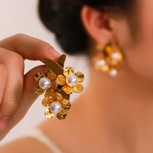 Minimalist Flower Pearl Stainless Steel Earrings for Women with Geometric Shape and Gold Plating
