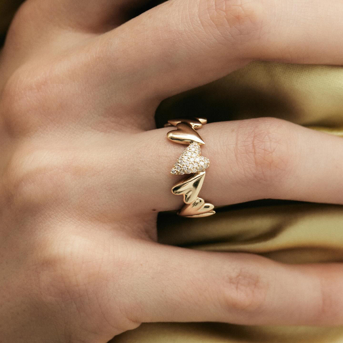 Dulce anillo de acero inoxidable en forma de corazón con baño de oro de 18 quilates e incrustaciones de circonitas, joyería fina de lujo minimalista para mujer