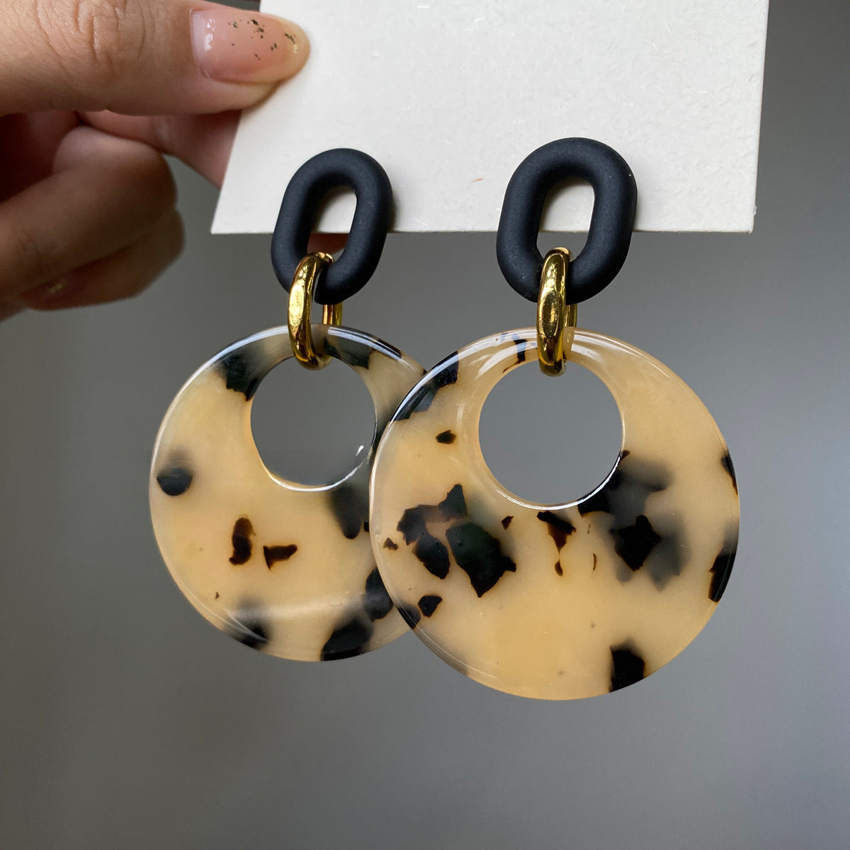 Pendientes Retro Redondos de Resina con Tono Caramelo Geométrico y Postes de Plata de Ley 925 para Mujer