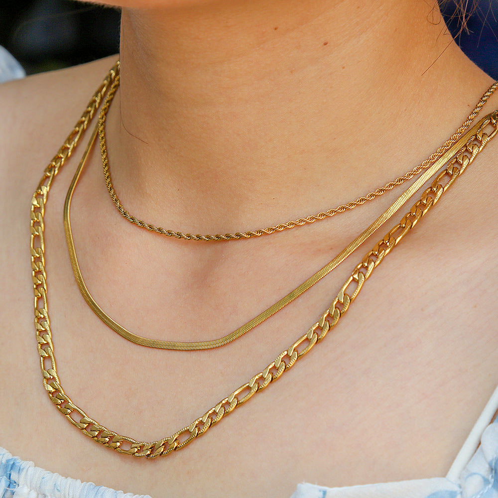Collana Minimalista da Donna a Tre Strati in Acciaio al Titanio Placcato Oro per Clavicole