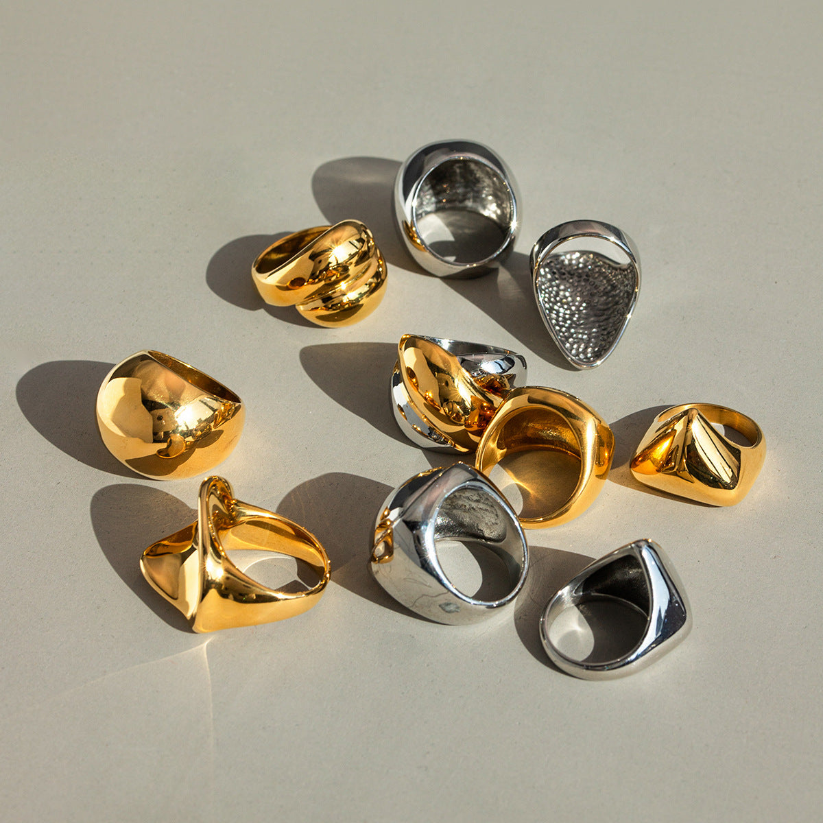 Fashionable 18K Gold Plated Stainless Steel Geometric Ball Ring for Women