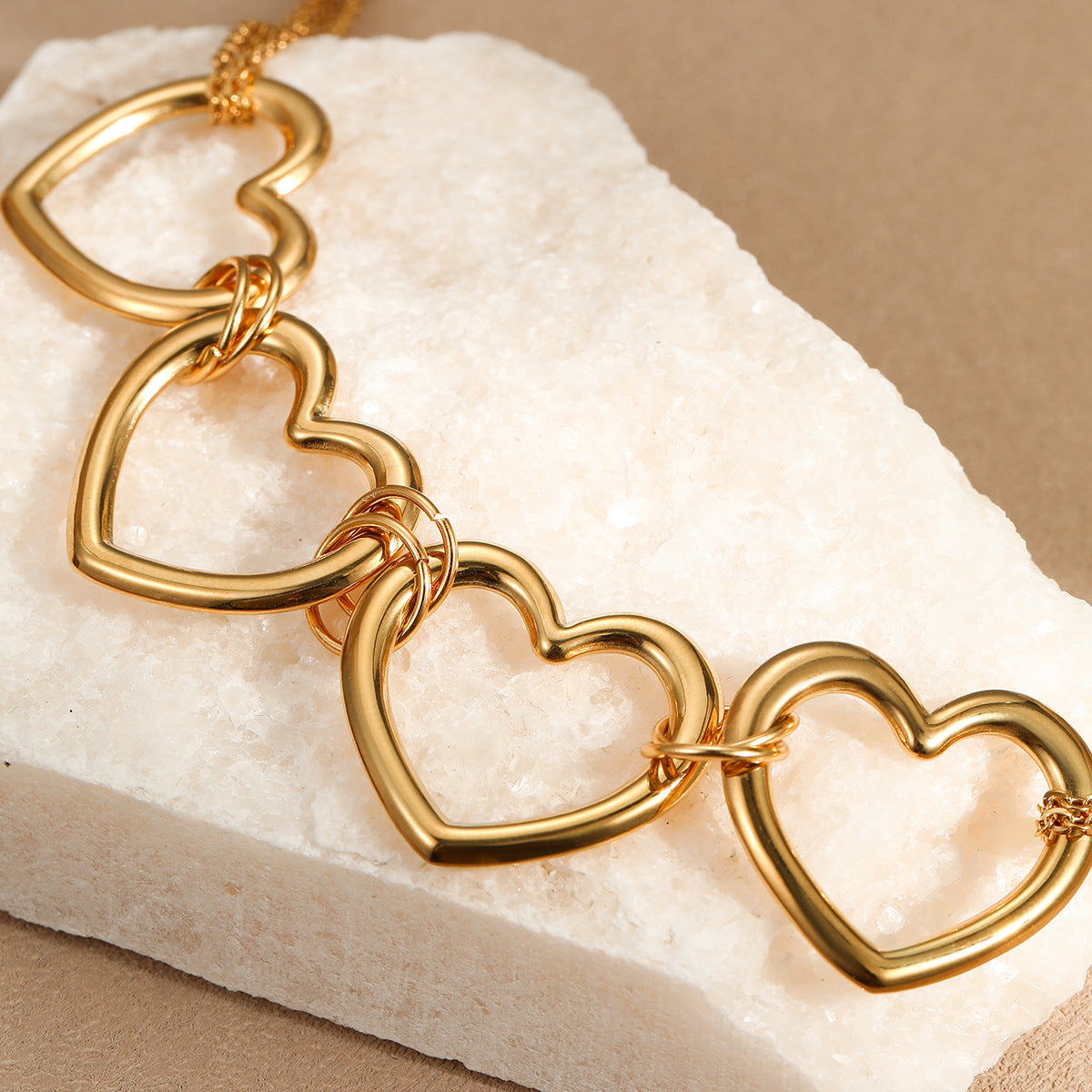 Fashionable Hollow Heart-Shaped Stainless Steel Necklace with 18K Gold Plating for Women