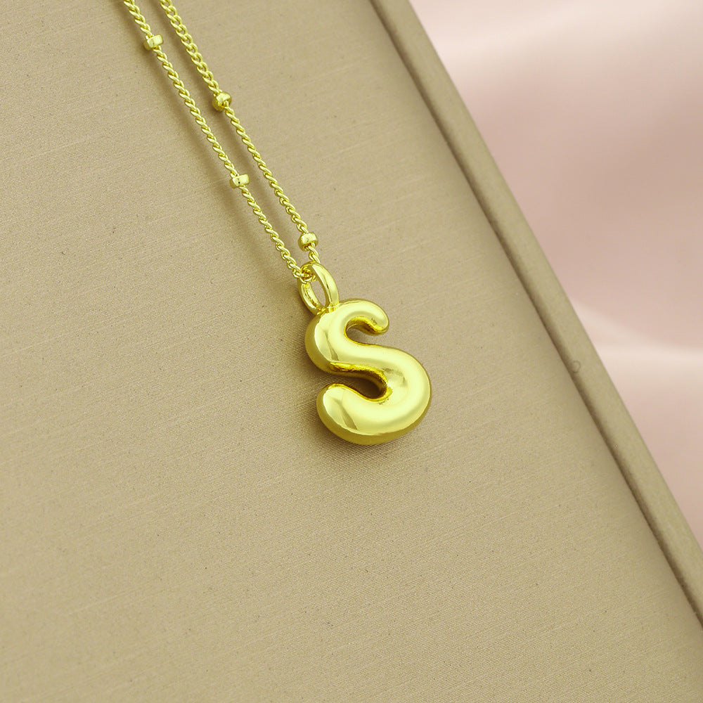 Collar Colgante con Inicial Minimalista para Mujer en Cobre con Acabado Galvanizado Cadena Ajustable para Clavícula