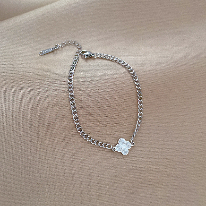 Minimalist Vintage Clover Link Chain Bracelet in Titanium Steel with Gold Plating for Unisex