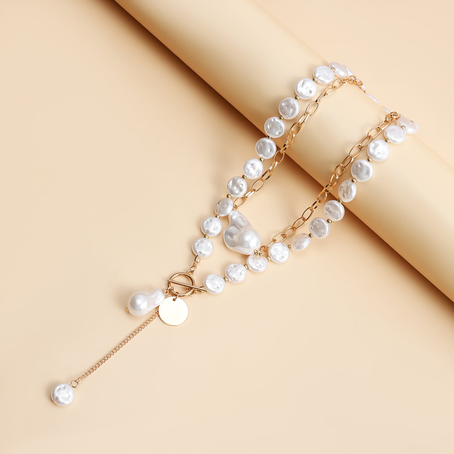 Vintage Baroque Asymmetrical Geometric Pearl Pendant Clavicle Necklace for Women with Electroplated Alloy and Imitation Pearl
