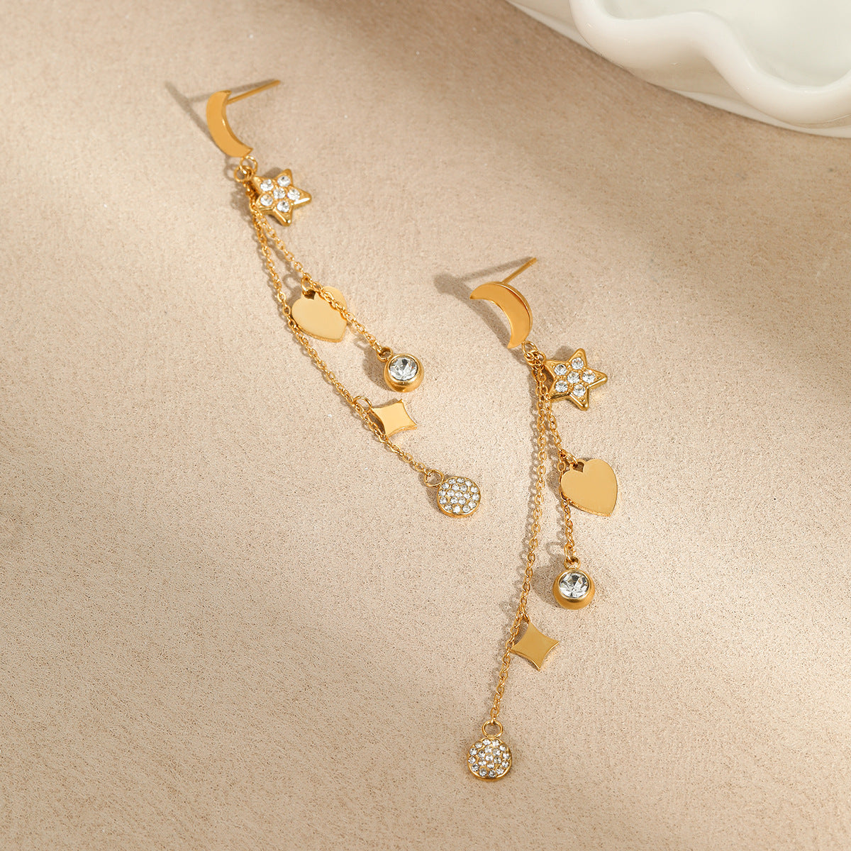 Pendientes geométricos de borla de estrella y luna de acero inoxidable chapados en oro de 18 quilates OL para mujer