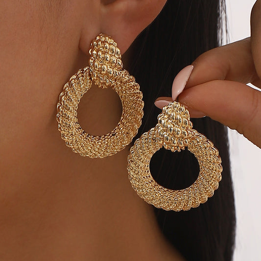 Pendientes de aleación redondos geométricos con acabado chapado para mujer, pendientes llamativos modernos y minimalistas