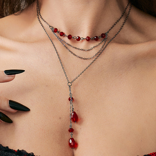 Collana con ciondolo a goccia di sangue gotico minimalista vintage da donna con dettaglio nappa, intarsio geometrico in cristallo, metallo galvanizzato, catena sottile