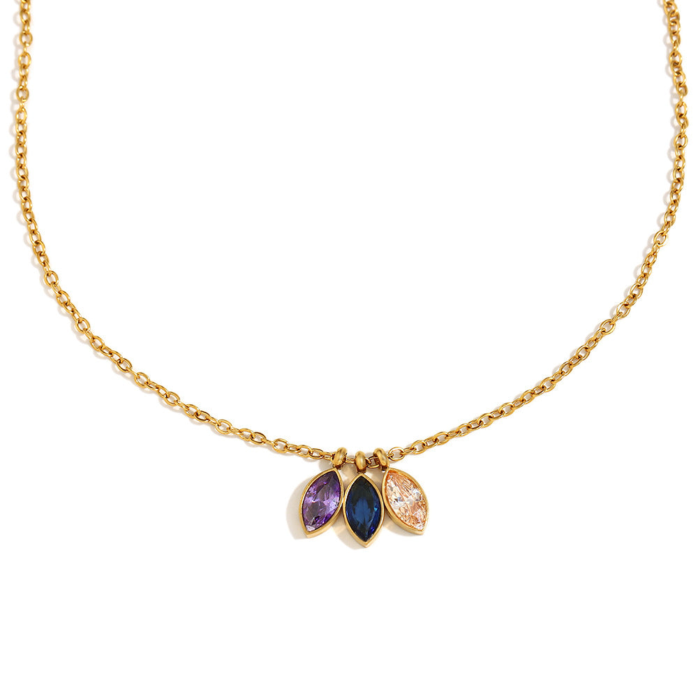 Collana da Donna Elegante con Pendente Geometrico in Acciaio Inossidabile, Placcatura in Oro 18K e Tripli Zirconi a Occhio