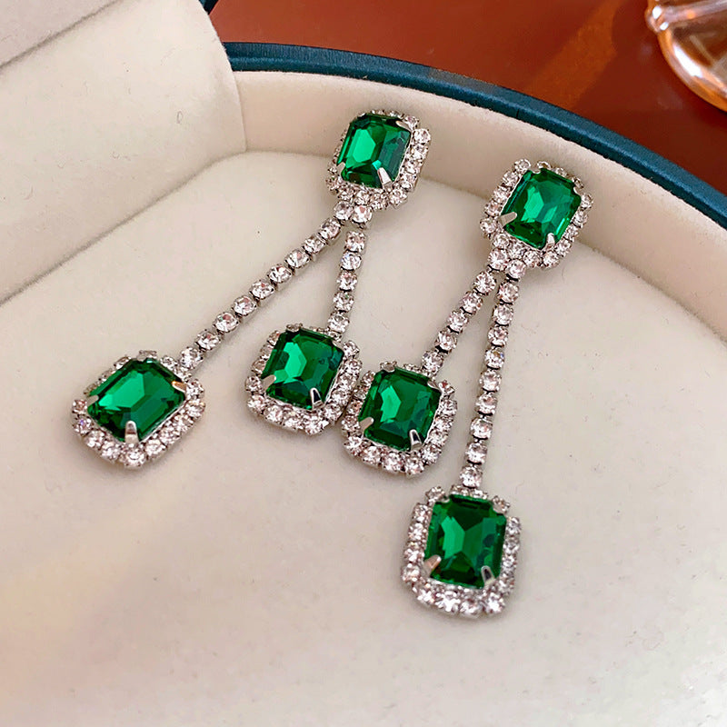 Orecchini a perno da donna con perle intarsiate e strass verdi a fantasia floreale vintage, con perni in acciaio inossidabile