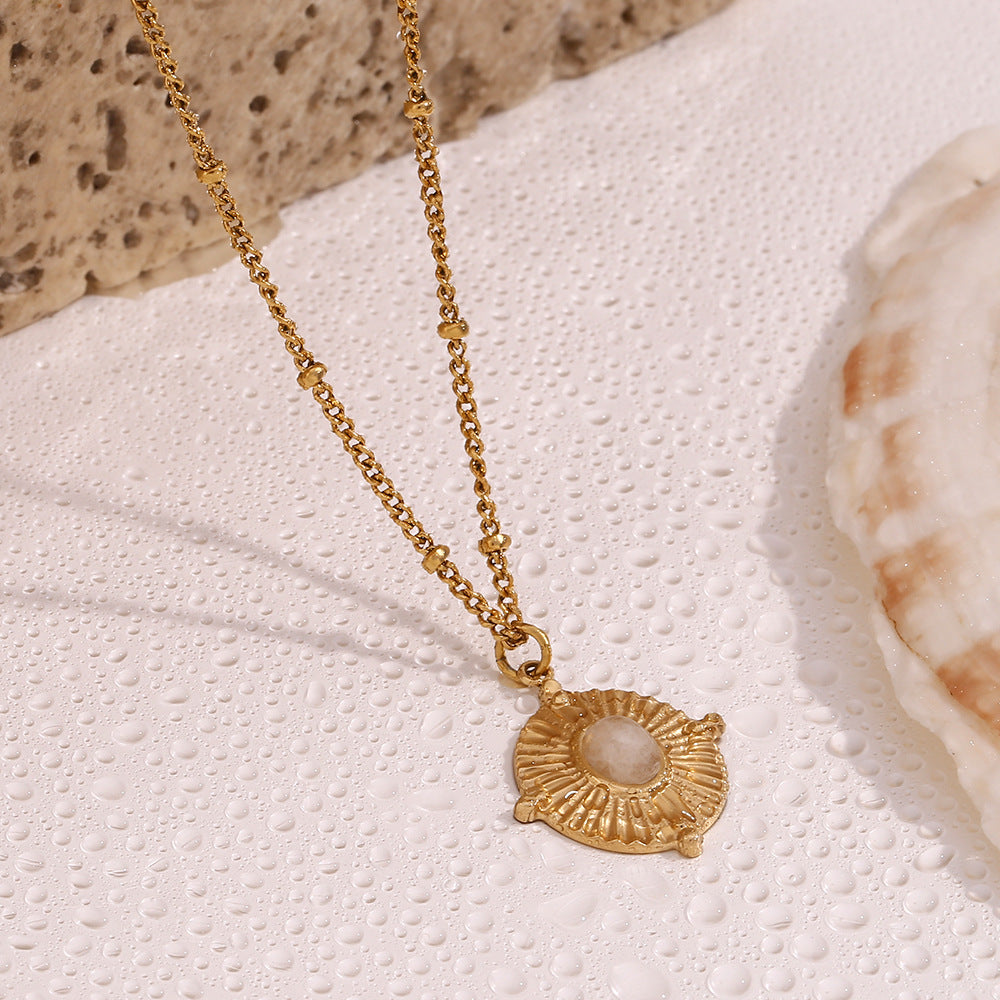 Collana con ciondolo ovale in cristallo bianco in acciaio inossidabile placcato oro 18 carati con geometria minimalista per donna