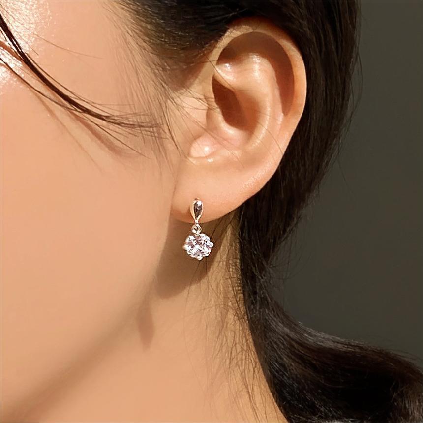 Pendientes minimalistas de plata de ley 925 con forma de letra, circonita cúbica engastada en garras y acabado galvanizado